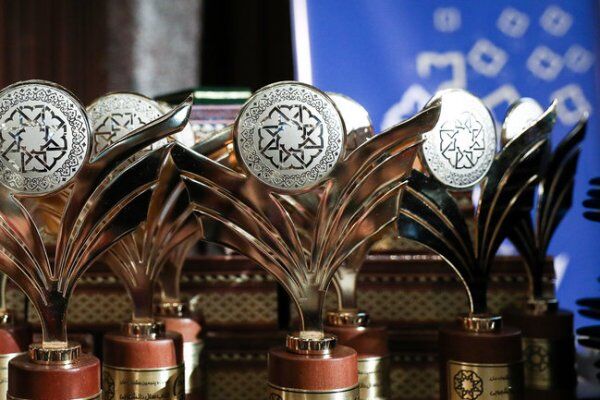 درخشش دانشجوی دانشگاه در جشنواره کتاب و پایان‌نامه سال دانشجویی